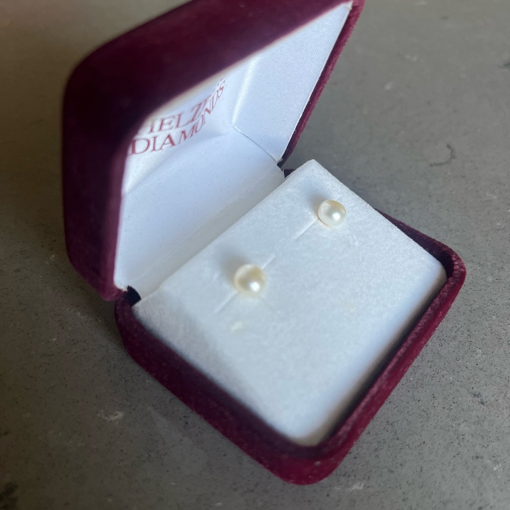 14k real pearl earrings with solid gold posts - Picture 3 of 4